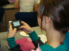 Đem di động đến trường: Hơn 20 học sinh bị đuổi học