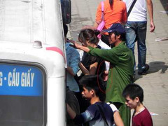 Đồng loạt bắt giữ nhiều trộm, cướp trên xe bus