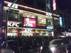 Khách hàng đột tử khi đang ăn đồ tại KFC