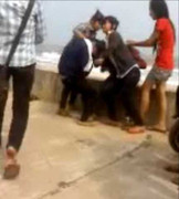 Nữ sinh lớp 8 hỗn chiến bằng dao