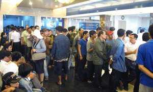 Người Sài Gòn ùn ùn kéo đi mua vàng SJC