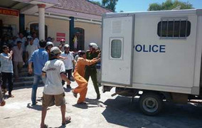 6 người bắt cóc một thiếu nữ để trả thù bạn trai