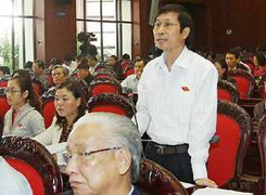 Dân tình nguyện làm thêm vì lương quá thấp