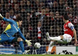 Đốt lưới Dortmund, Van Persie giúp Arsenal đi tiếp