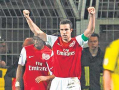 Arsenal 2-1 Dortmund: Vẫn là anh, Van Persie