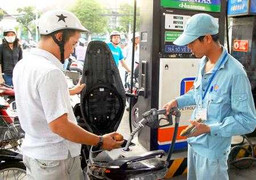 Petrolimex lỗ do trả hoa hồng bán xăng “quá tay”
