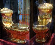 Bồn cầu được đúc từ 32kg vàng