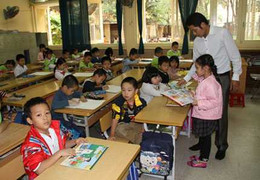 Lương thấp, thầy giáo không dám lấy vợ