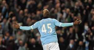 Balotelli nhận thẻ đỏ rời sân