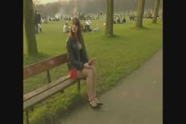 Khoe hàng một cách... nhẹ nhàng