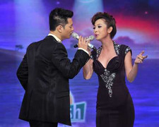 Jennifer Phạm e ấp bên Đức Tuấn