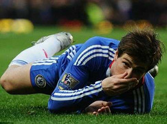 Tứ kết Carling Cup, Chelsea 0-2 Liverpool: Sụp đổ