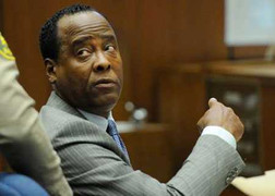 Bác sĩ ngộ sát Michael Jackson ngồi tù 2 năm