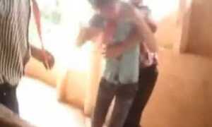 Clip nữ sinh cấp 2 bị 3 bạn nam sàm sỡ