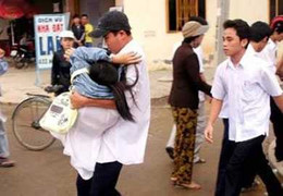 Lời đồn gặp ma trắng toát, hàng loạt HS ngất xỉu