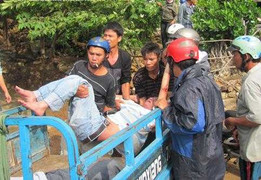 Xe 'đua' nhau cướp khách gây tai nạn kinh hoàng