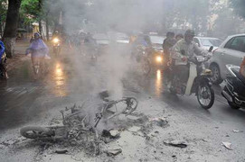 Cư dân mạng mổ xẻ nguyên nhân vụ nổ xe Honda Dream