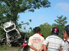 Xe chở người chết tự gây nạn, 5 người thương vong