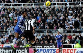 Đánh sập Sport Direct Arena, Chelsea trở lại top 4