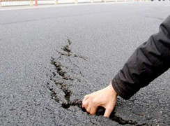 Mặt cầu Thăng Long nát: Hỏng phải chấp nhận