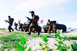 Đề xuất tăng lương gấp đôi cho quân nhân