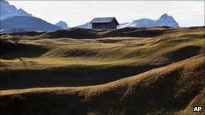 Không tuyết rơi, khu trượt tuyết Thụy Sĩ khóc ròng