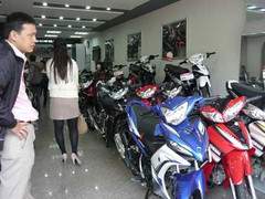 Thị trường xe máy: Giảm giá ồ ạt vẫn ế ẩm