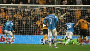 Everton trắng tay, Wolves thắng nghẹt thở