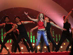 Mỹ Tâm lập hactrick tại giải thưởng Làn sóng xanh 2011