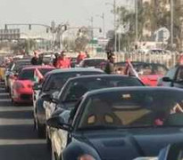 Lễ diễu hành hoành tráng của Ferrari ở Dubai