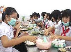 Hơn 40 học sinh sốt cao sau ăn sáng
