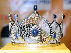 Vương miện HH Các dân tộc 2011 gắn 55 viên đá quý