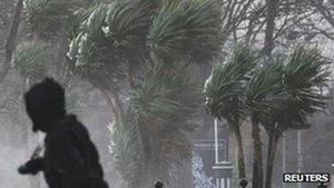 Scotland tê liệt trong gió bão 264km/h