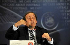 Platini 'chém' Sir Alex vì dám coi thường Europa League