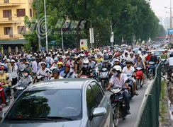 Nhiều đại biểu không tin giải pháp tăng phí với ô tô