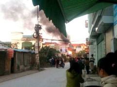 Clip: Cháy cửa hàng gas, hai mẹ con chết thảm