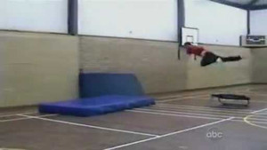 Những pha nguy hiểm chết cười trong thể thao