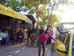 Hà Nội: Giám đốc vỡ nợ, trụ sở bị bao vây tứ phía