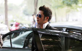 Buổi họp fan của Bằng Kiều bị gián đoạn giữa chừng