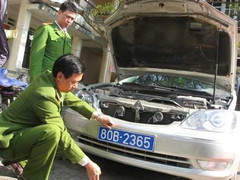 Khép vòng vây, rượt đuổi xe Camry lúc nửa đêm