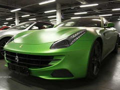 Ngỡ ngàng siêu phẩm Ferrari FF màu 'cực độc'