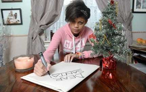 Anh: Bé gái 13 tuổi dọa giết ông già Noel