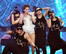 Hà Hồ phải thở oxy ngay sau live concert