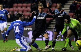 Thủng lưới phút chót, Chelsea đánh rơi 3 điểm ở DW