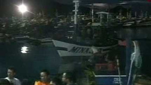 Chìm tàu ở Indonesia, 300 người mất tích