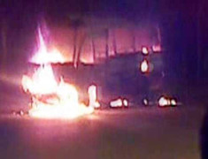 Hà Nội: Đến lượt xe khách bốc cháy dữ dội