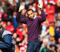 Henry trở lại Arsenal: Khi quá khứ ùa về