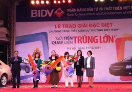 Gửi tiền tiết kiệm, trúng xe Toyota Camry