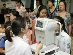 8.800 học sinh tại Kon Tum được khám mắt miễn phí