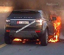 Clip: Range Rover Evoque bốc cháy ngùn ngụt trên phố